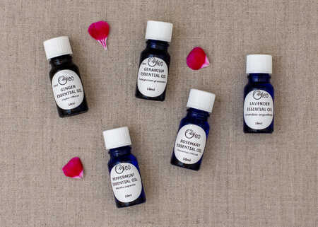 Sensual Essential Oils & Tips For Valentine's Day