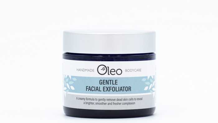 Exfoliating facial cream for winter skin