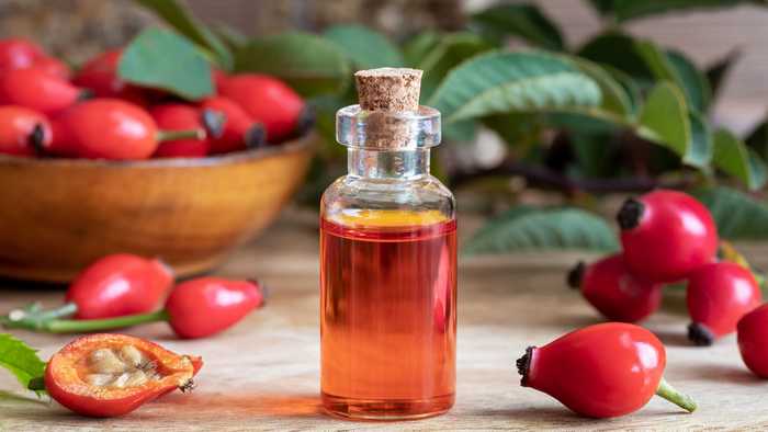 Rosehip seed oil and fresh rosehip