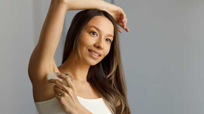 woman applying a natural deodorant 