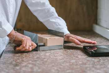 slicing Oleo natural beauty products