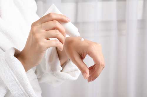 Winter skincare for dry hands