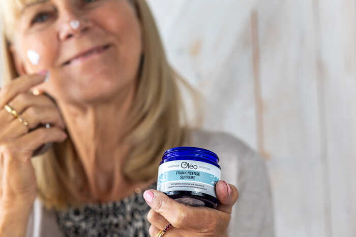 Olivia from Oleo using frankincense supreme