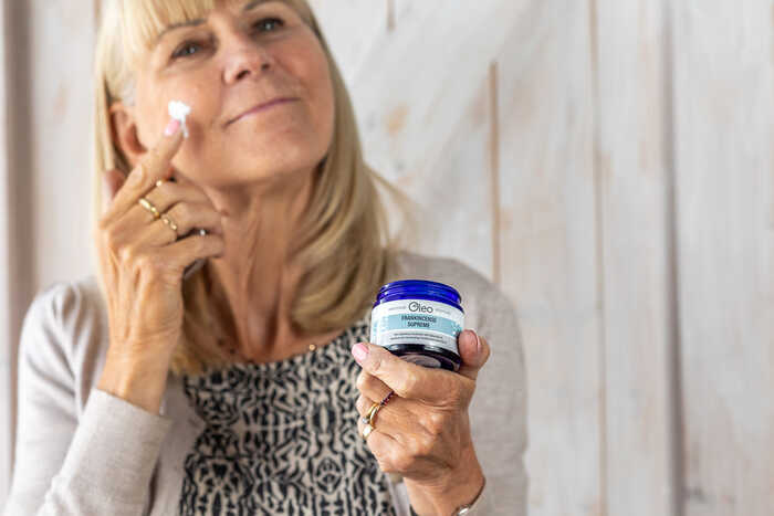 Olivia from Oleo using frankincense supreme