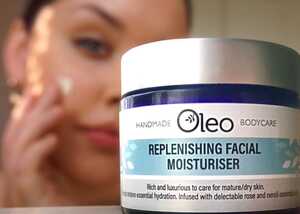 lady using Oleo Replenishing Facial Moisturiser