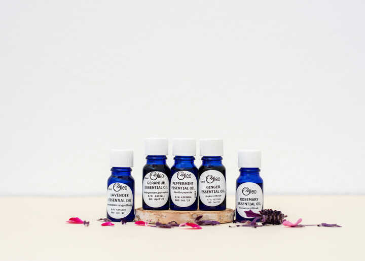 7 Essential Oils That Will Make Your Home Smell Like Christmas