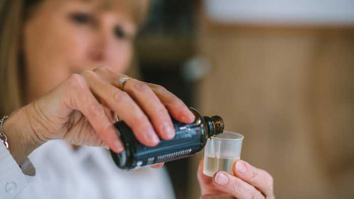 Oleo Bodycare founder, Olivia Chapman, handmaking natural, cruelty-free skincare products